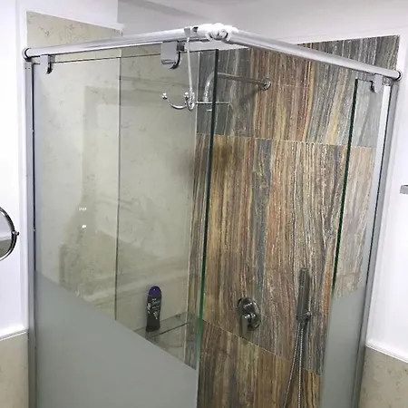 아파트 14 At Pazariiri *