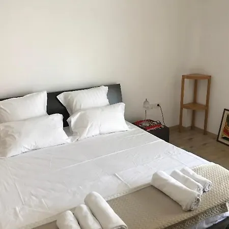 14 At Pazariiri ティラナ