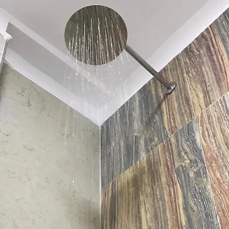 14 At Pazariiri * ティラナ