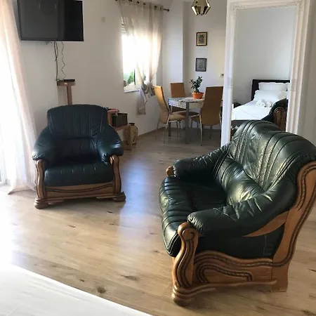 アパート 14 At Pazariiri